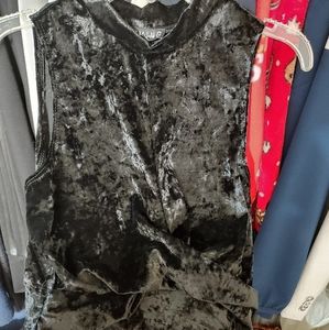 Mid drift velvet blouse